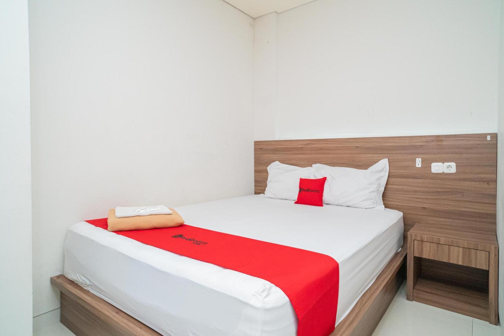 Reddoorz Plus @ Jalan Pemuda Timur Bojonegoro Exterior photo