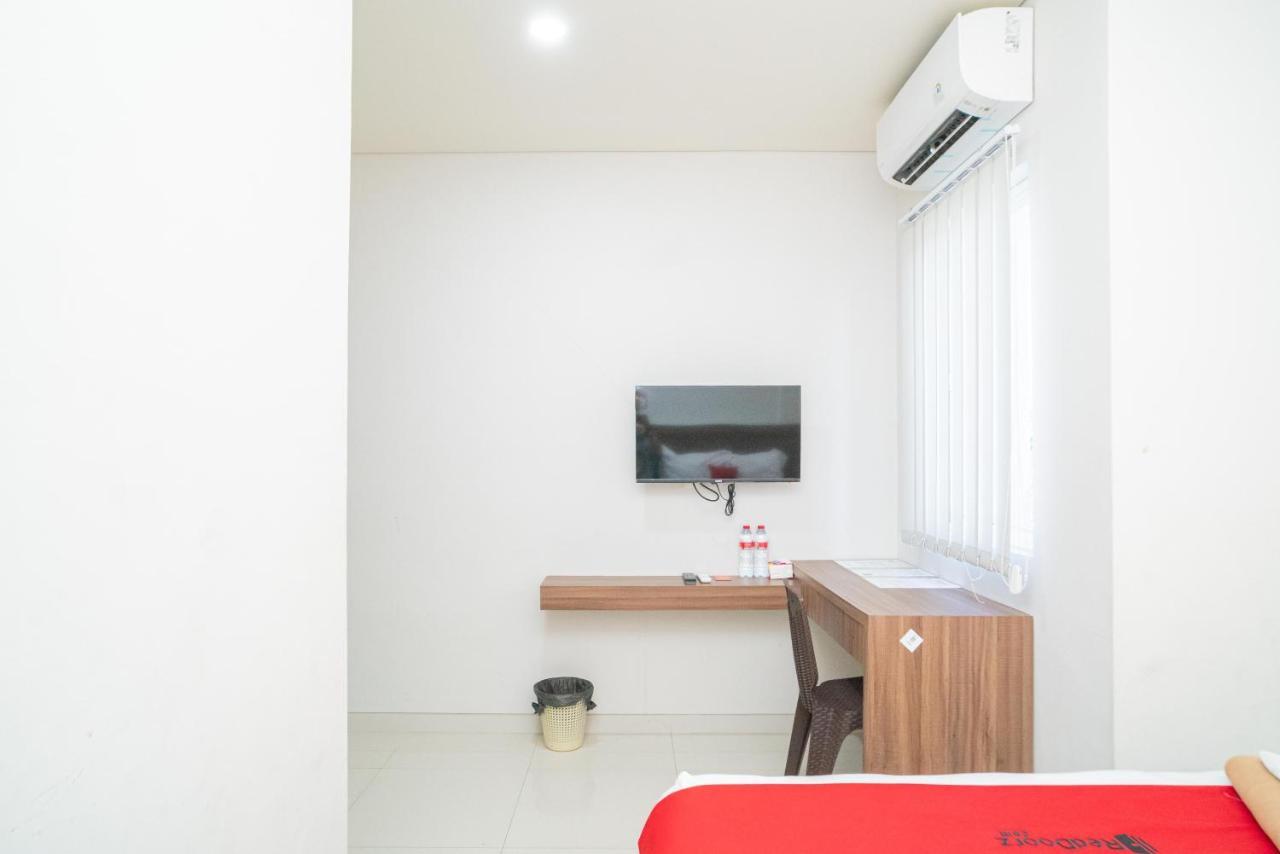 Reddoorz Plus @ Jalan Pemuda Timur Bojonegoro Exterior photo