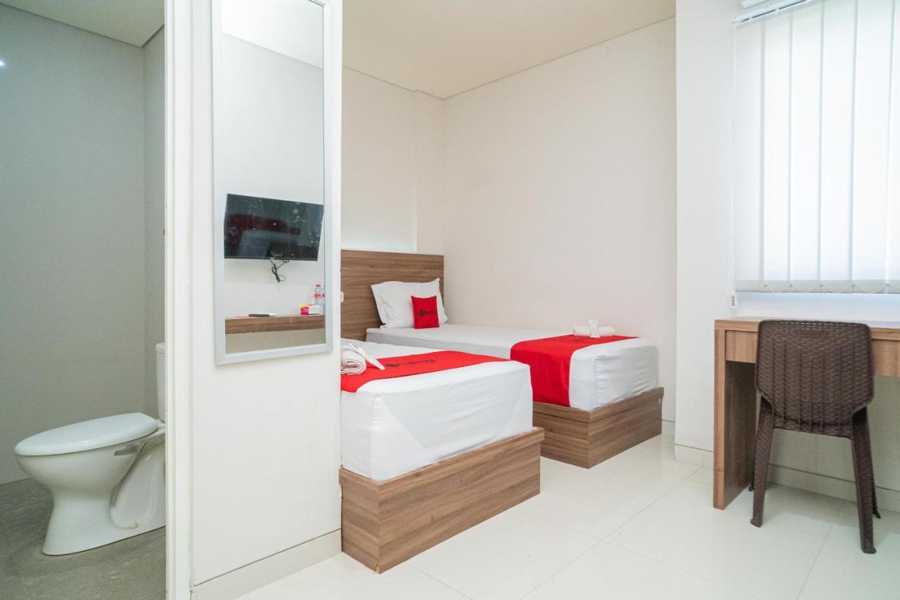 Reddoorz Plus @ Jalan Pemuda Timur Bojonegoro Exterior photo
