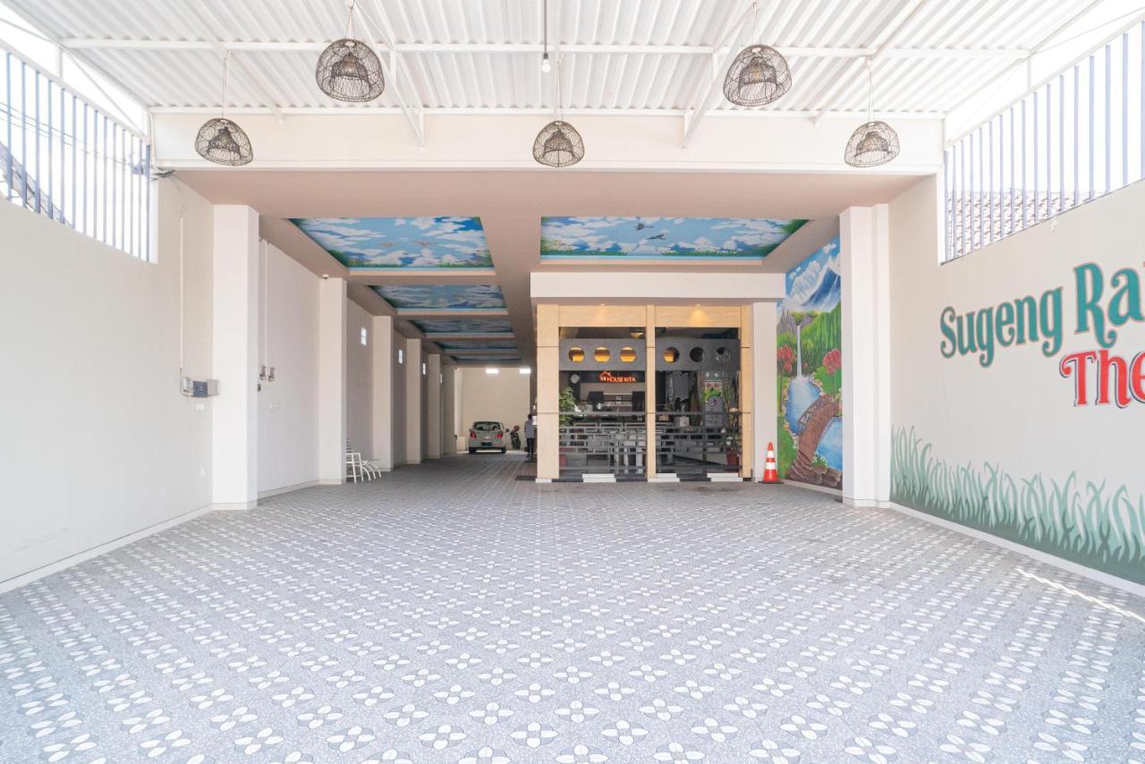 Reddoorz Plus @ Jalan Pemuda Timur Bojonegoro Exterior photo